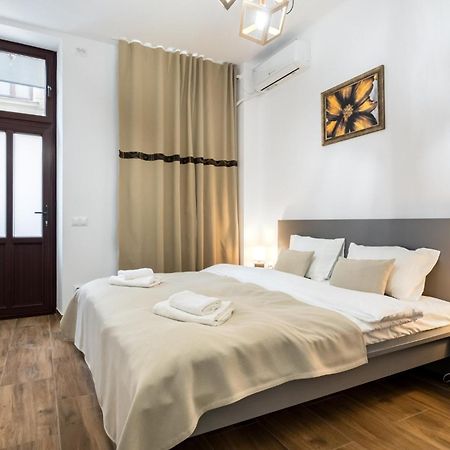 Urban Walls Apartments 5B บูคาเรสต์ ภายนอก รูปภาพ