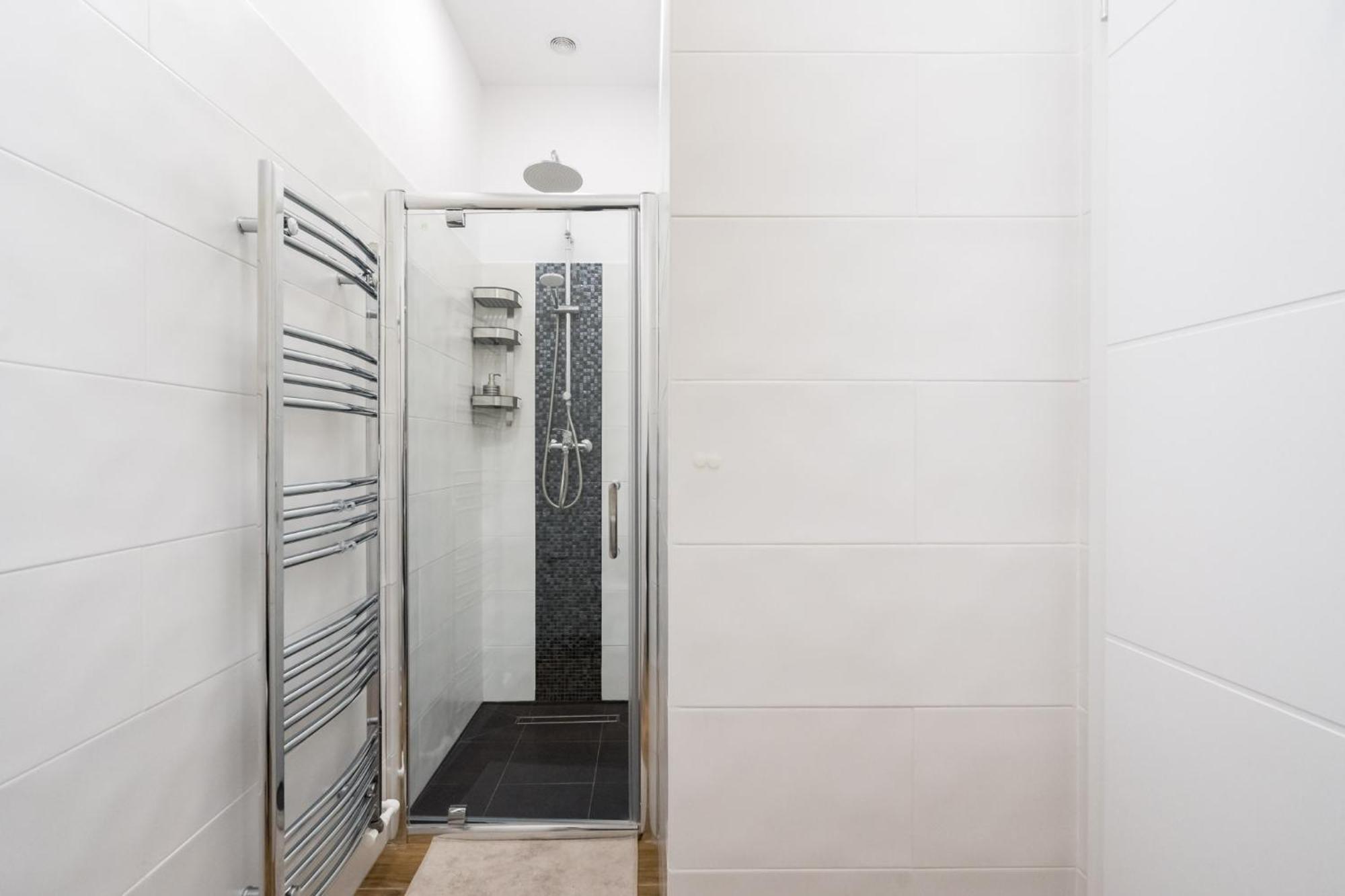 Urban Walls Apartments 5B บูคาเรสต์ ภายนอก รูปภาพ