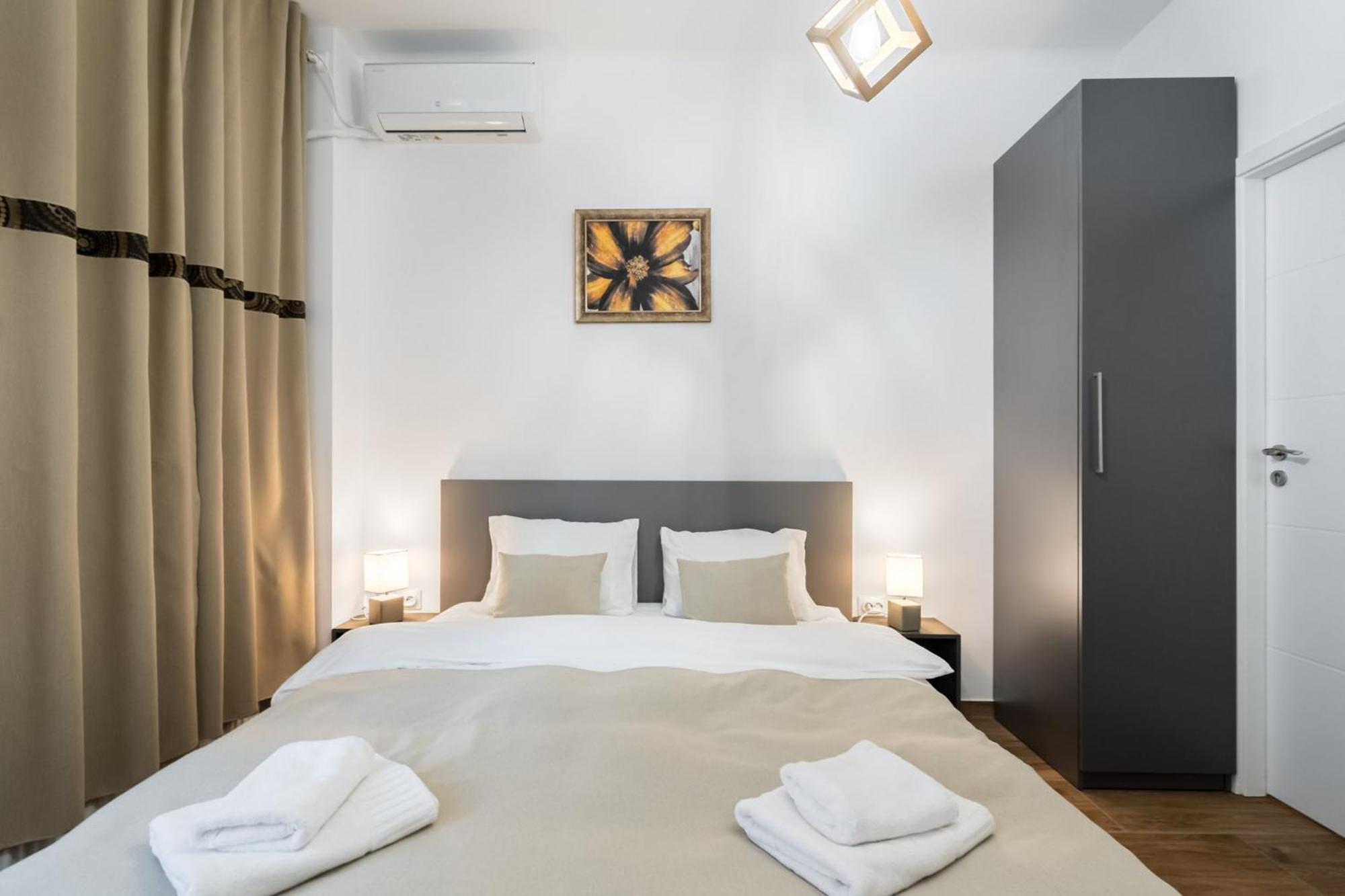 Urban Walls Apartments 5B บูคาเรสต์ ภายนอก รูปภาพ