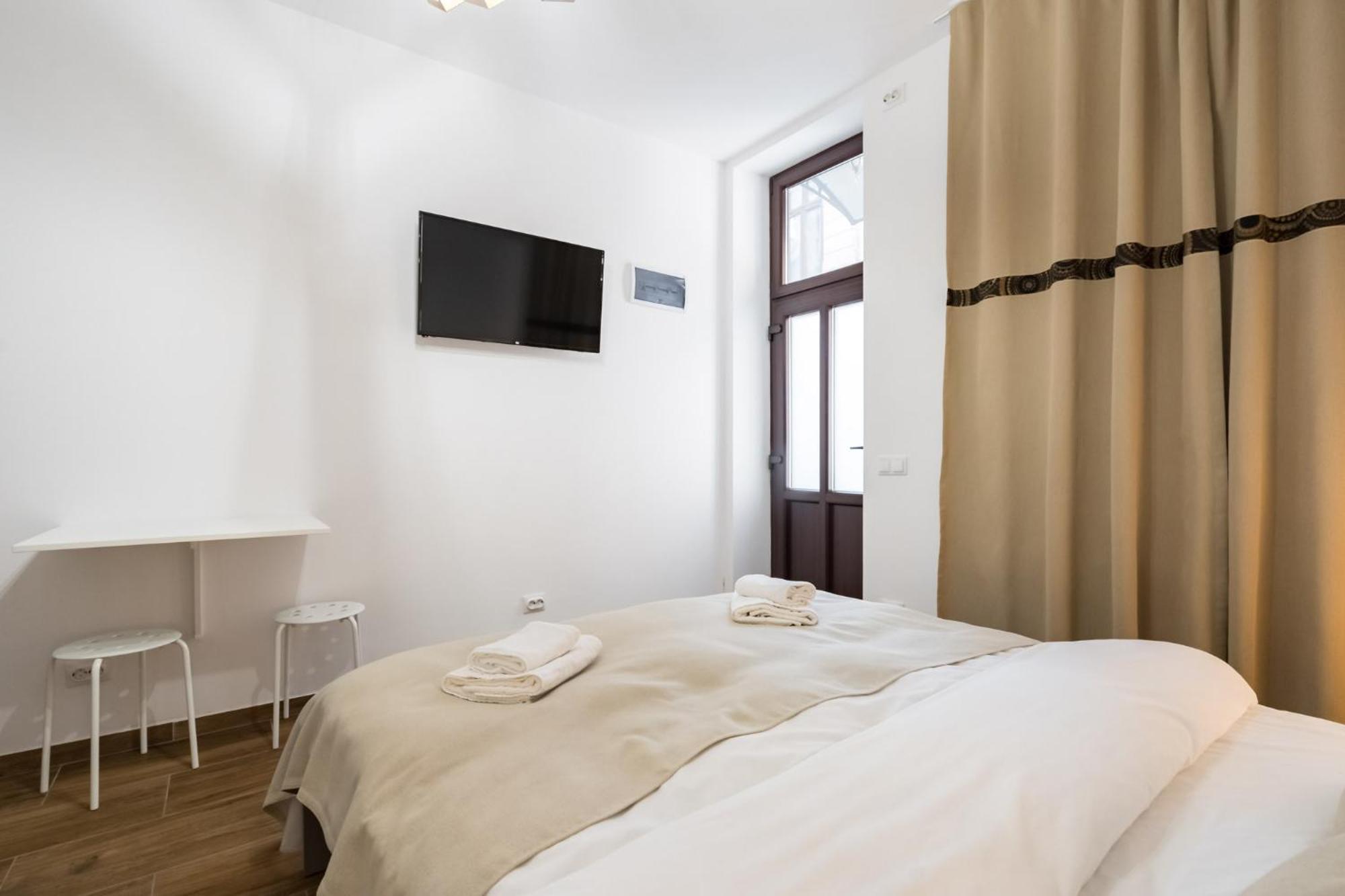 Urban Walls Apartments 5B บูคาเรสต์ ภายนอก รูปภาพ