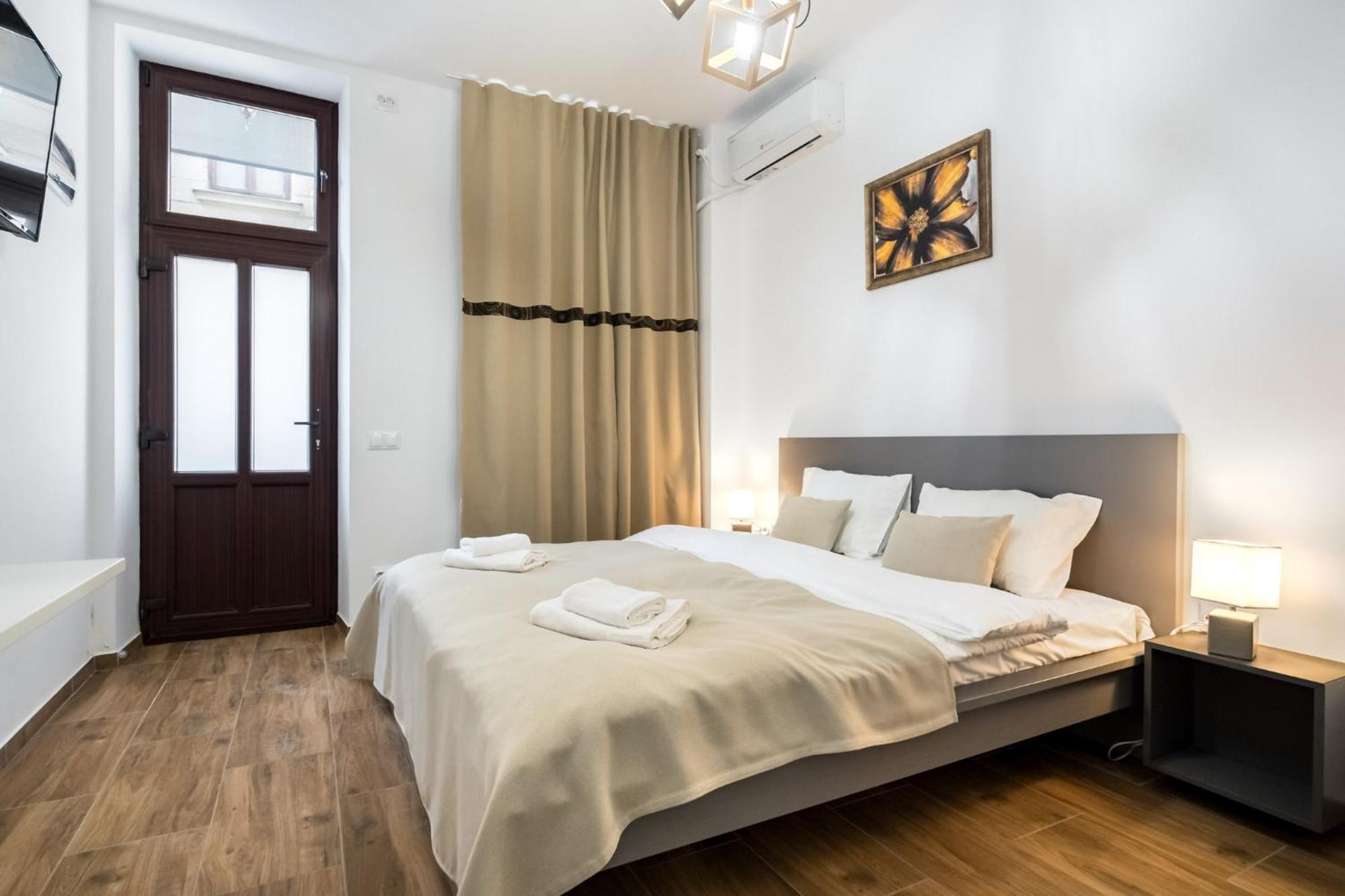 Urban Walls Apartments 5B บูคาเรสต์ ภายนอก รูปภาพ